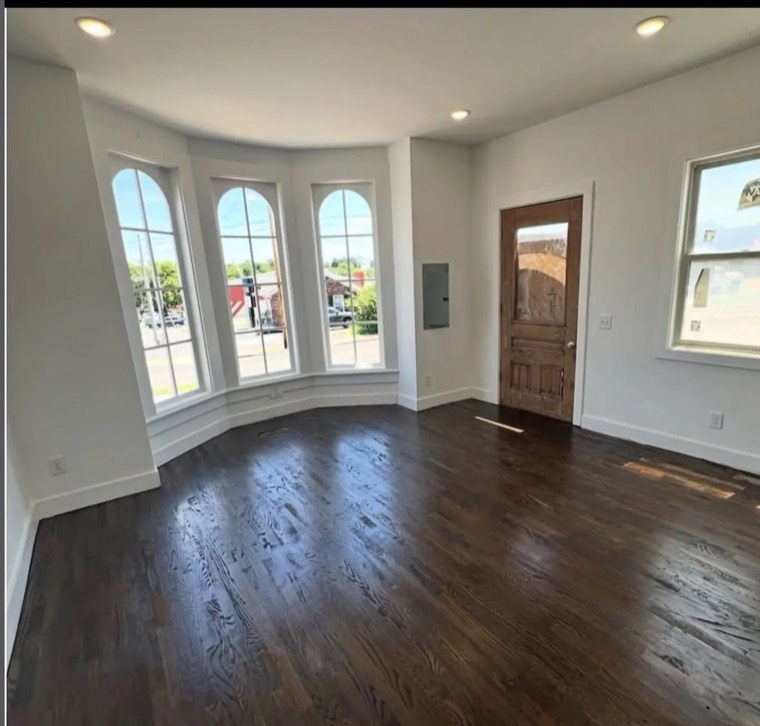 Freshly painted room with arched bay windows